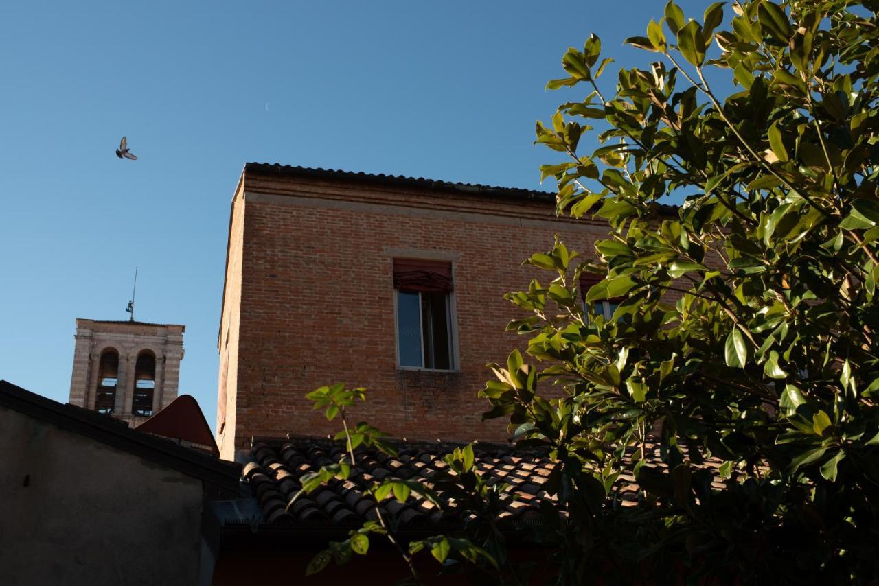 Corte Degli Estensi, Romantica Mansardina Феррара Экстерьер фото